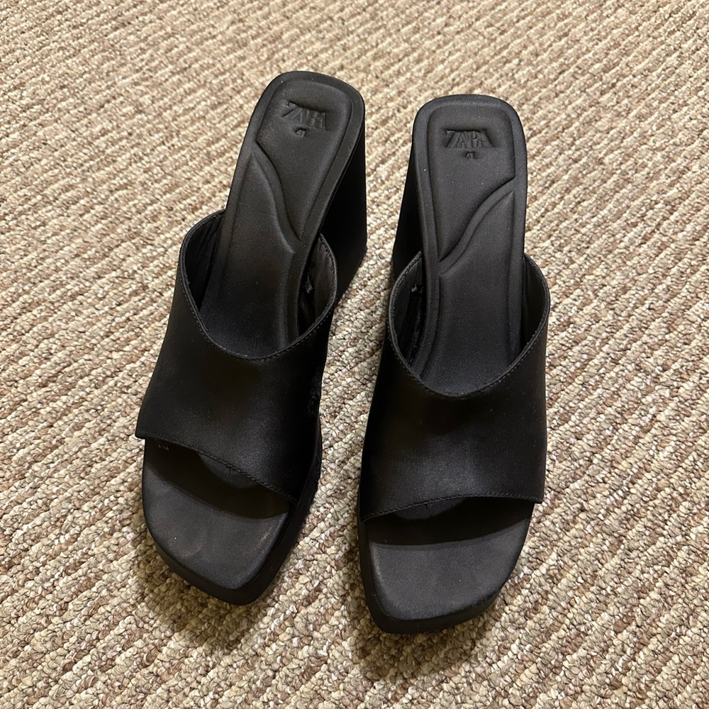 Zara Women's Black Mules